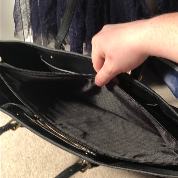 Michael Korea’s Jet Set purse - Picture 5 of 8